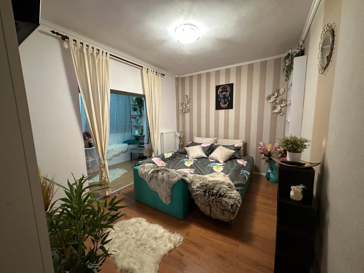 Ultracentral Studio Cherry Piata Amzei